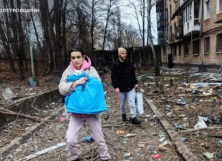 Россия атаковала Кривой Рог баллистикой: повреждены две пятиэтажки и учебное заведение, четверо погибших — онлайн