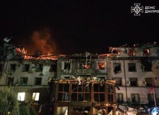 Россия ударила ракетой по гостинице в Кривом Роге: двое погибших, 28 раненых, под завалами могут быть люди — главное
