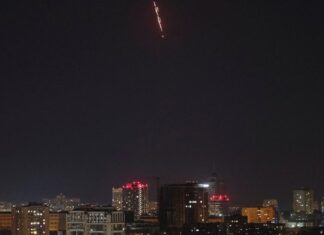 РФ массированно атакует Киев шахедами. В нескольких районах попадания в многоэтажки, семеро пострадавших — онлайн