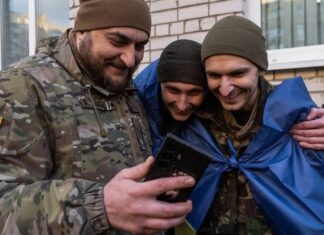 Шесть бойцов бригады Азов вернулись из российского плена в рамках обмена