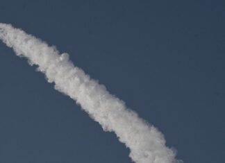 Удар баллистикой по Кривому Рогу: в городе возникли пожары, повреждены многоэтажки, пятеро раненых