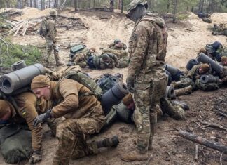 «Все, братан, сдаешься?» Инструктор по боевой подготовке Азова — о нулевом дне, не вытягивающих новобранцах и их дальнейшей судьбе