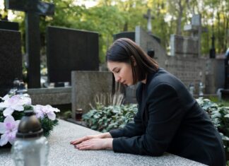 Ритуальные услуги: помощь в организации похорон и поддержка близких