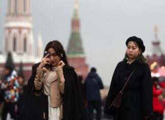 Иностранные туристы возвращаются в Россию