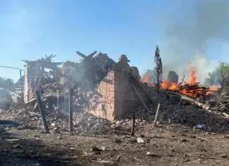 Россия атаковала Сумы беспилотниками: два человека погибли, пять домов полностью разрушены, под завалами могут быть люди — фото