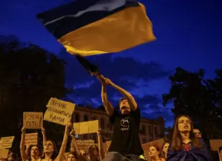 Двое депутатов от Слуги народа назвали свое голосование за законопроект по НАБУ и САП «ошибкой»