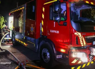 Пожары и поврежденные дома: спасатели показали последствия российской ночной атаки дронами на Харьков — видео