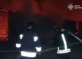 Российские войска ночью атаковали шахедами Днепр и область, двое погибших, возникли пожары