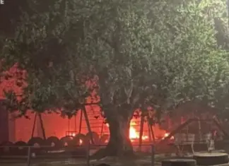 Россия атаковала Днепр дронами: после взрывов возник пожар