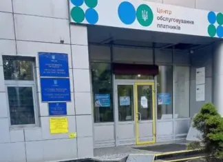 В Киеве в результате массированного российского обстрела повреждены два здания Налоговой