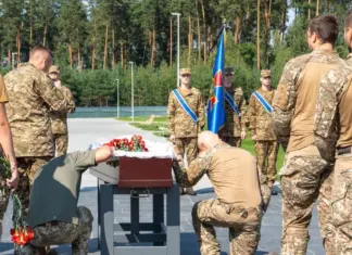 На Национальном военном мемориальном кладбище состоялось первое захоронение украинского бойца — фото