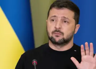 «Не проигрывает, но и не выигрывает». Зеленский оценил ситуацию на фронте и нехватку оружия в Украине