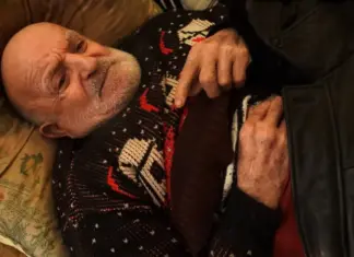 «Понимаем сложность обстоятельств». В ТЦК объяснили, почему мобилизовали мужчину, который ухаживал за прикованным к постели отцом