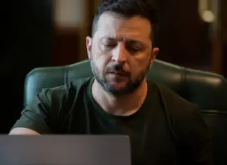 Зеленский поручил увеличить контрактную составляющую в армии