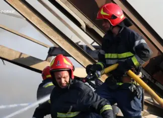 В Виннице ликвидировали масштабный пожар на предприятии после удара РФ: что известно о пострадавших