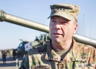 «Путин решил продолжать войну». Чего ожидать от России на фронте и как парализовать врага — разговор с генералом Беном Ходжесом