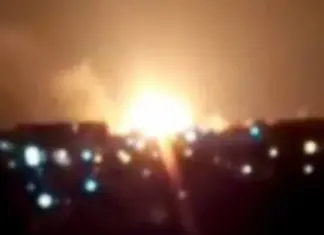 В Сумах прогремела серия взрывов, СМИ пишут о попадании в многоэтажку