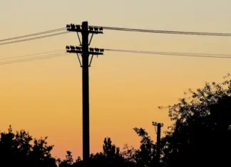 Войска РФ ночью попали в энергетический объект в Черниговской области, без света 17 тысяч потребителей