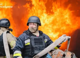 Зафиксировано пять ударов: войска России атаковали КАБами предприятия в Харькове, девять раненых — фото