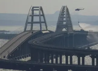 Оккупанты хотят запретить въезд электромобилей на Крымский мост из-за «угрозы терактов» — СМИ