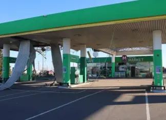 Россия атаковала Николаев баллистикой: один человек погиб, 15 раненых, среди них ребенок, повреждены АЗС и автомобили