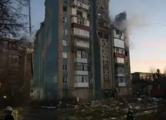 Зеленский о ситуации в Тернополе: Под завалами до сих пор есть люди, спасатели продолжают поиски