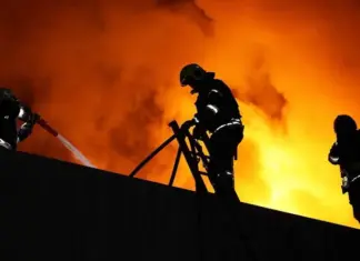 Россия ночью атаковала Одесскую область: вспыхнули пожары на объектах энергетической и портовой инфраструктуры, пострадали шесть человек — фото