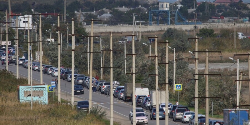 &laquo;600 тыс. въехало незаконно&raquo;. Россиян в&nbsp;Крыму будет становиться все меньше, чем ближе ВСУ будут подходить к&nbsp;полуострову&nbsp;&mdash; член Меджлиса