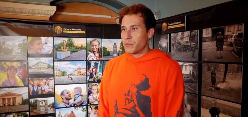 Актер из Мариуполя рассказал о пережитом Музею ''Голоса Мирных'' Фонда Рината Ахметова