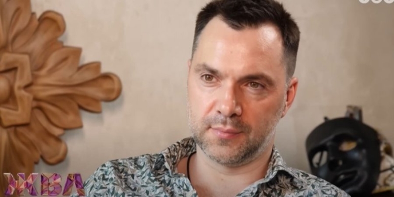 Арестович заявил, что на&nbsp;переговорах в&nbsp;марте россияне готовы были к&nbsp;возврату на&nbsp;границы 23&nbsp;февраля