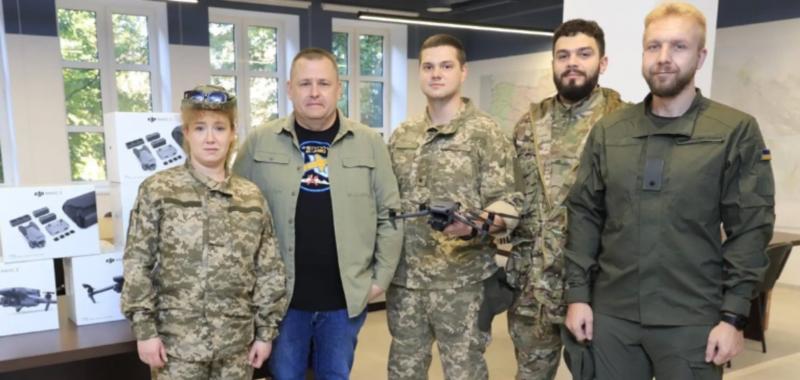 Благодаря вам поскорее будем побеждать врага, &ndash; военные поблагодарили днепрян за поддержку техникой