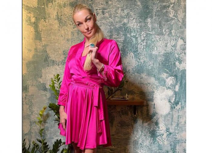 Фолловеры обрушились на Волочкову, похоронившую друга: "Сгорел за два дня"