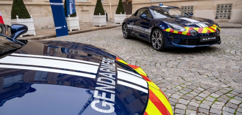 Французская полиция получила первые два спорткара Alpine A110