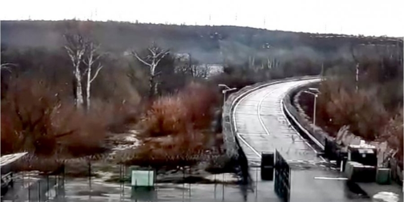 Гуманитарный конвой Красного Креста попал под обстрел российских оккупантов на&nbsp;КПВВ Счастье&nbsp;&mdash; видео