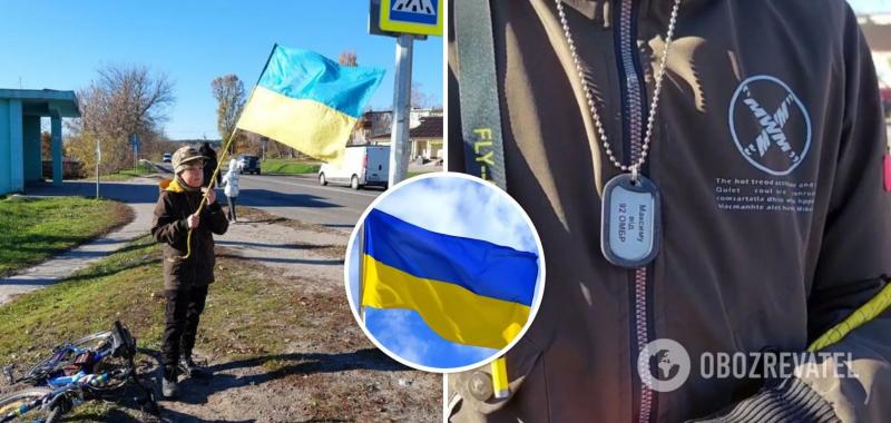 ''Хочу, чтобы мы победили'': на Харьковщине 12-летний мальчик выходит с флагом Украины на трассу, чтобы приветствовать военных. Фото