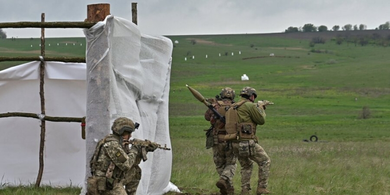 &laquo;Истерика россиян вдохновляет&raquo;. Как оккупанты до&nbsp;сих пор преодолевают последствия недооценки украинского войска&nbsp;&mdash; интервью с&nbsp;Евгением Диким