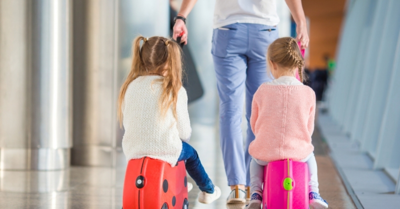 ЮТэйр разрешила перевозку детских чемоданов в ручной клади