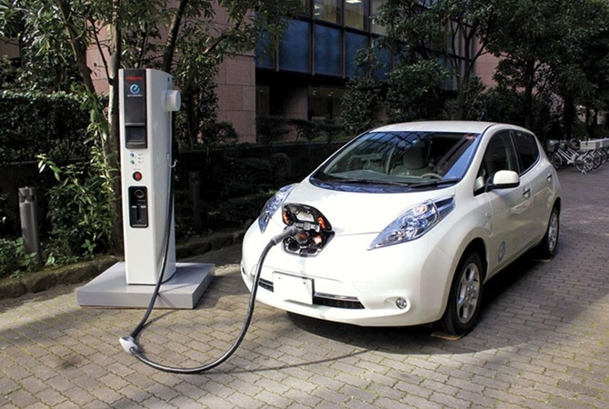 Какой будет твоя следующая машина: в Украине собираются запретить дизельные и бензиновые авто