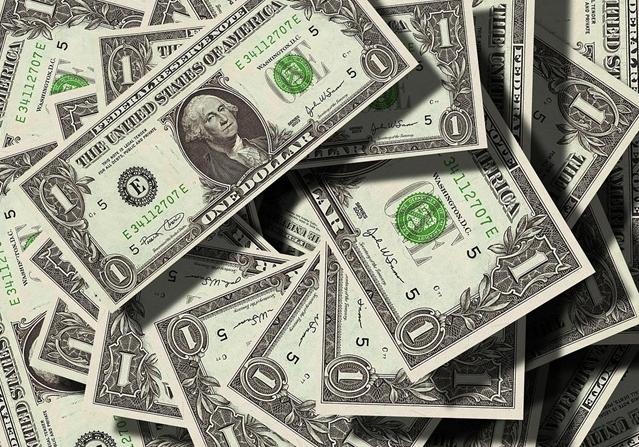 Курс валют на 5 мая: доллар и евро за праздники усохнут