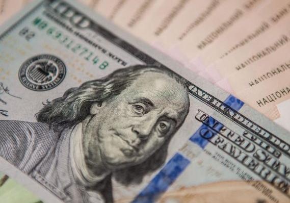 Курс валют на сегодня: доллар и евро продолжают падение