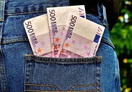 Курс валют на сегодня: не спешите покупать евро