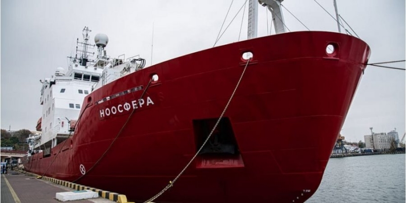 Ледокол Ноосфера отправился на&nbsp;судоремонтный завод в&nbsp;Черноморске. Там его подготовят к&nbsp;экспедиции в&nbsp;Антарктиду