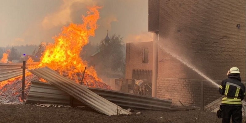 Масштабные пожары в Луганской области: чиновников ГСЧС будут судить за подделку документов