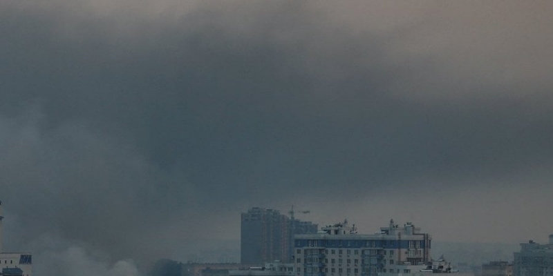 Массированная ракетная атака&nbsp;РФ. Взрывы прогремели в&nbsp;Киеве, Харьковской, Черкасской областях, один из&nbsp;районов столицы без воды и&nbsp;света&nbsp;&mdash; главное