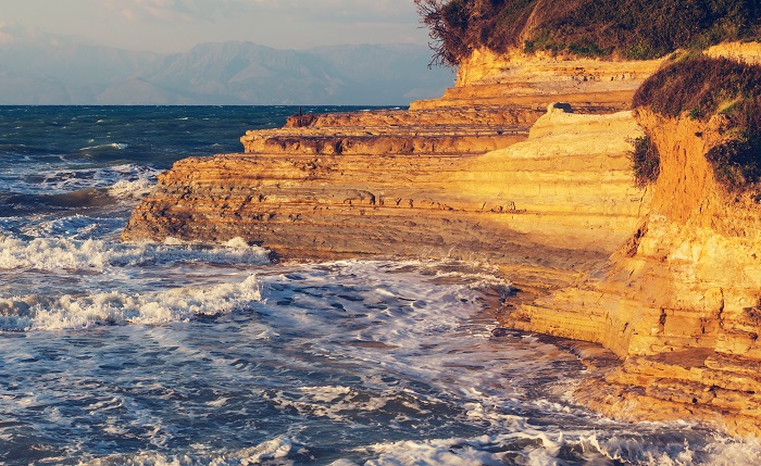 Mouzenidis Travel закрывает представительство в России