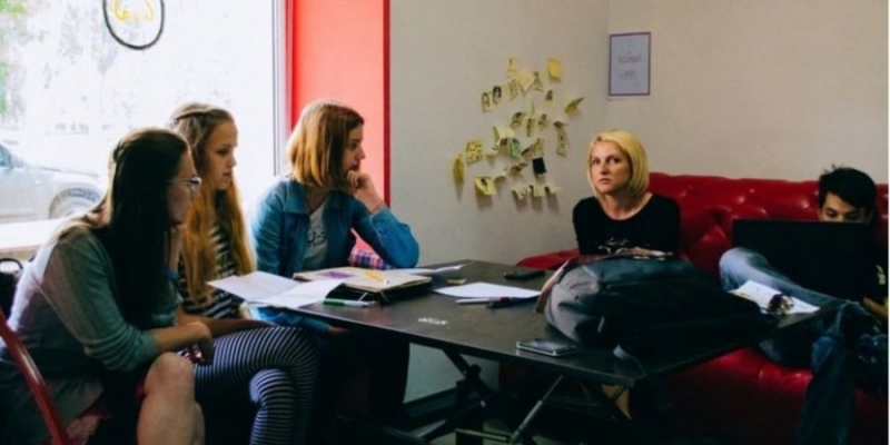 &laquo;Мы&nbsp;не&nbsp;дублируем дома пионеров&raquo;. Как живет инициативный центр для подростков в&nbsp;Донецкой области, созданный в&nbsp;начале войны