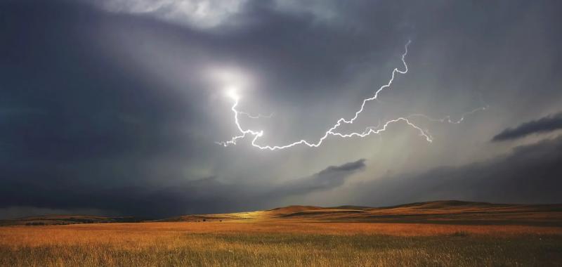 На смену жаре придут град и шквалы: где испортится погода 5 июля