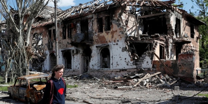 На «восстановлении» разрушенного Мариуполя зарабатывает компания внука экс-генпрокурора РФ — расследование