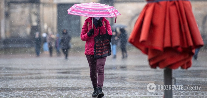 На западе Украины прольют дожди, на севере – ударит мороз: появился свежий прогноз погоды на воскресенье
