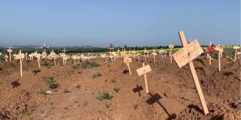На&nbsp;кладбище в&nbsp;Мариуполе с&nbsp;середины мая появились 1400 могил&nbsp;&mdash; спутниковые снимки